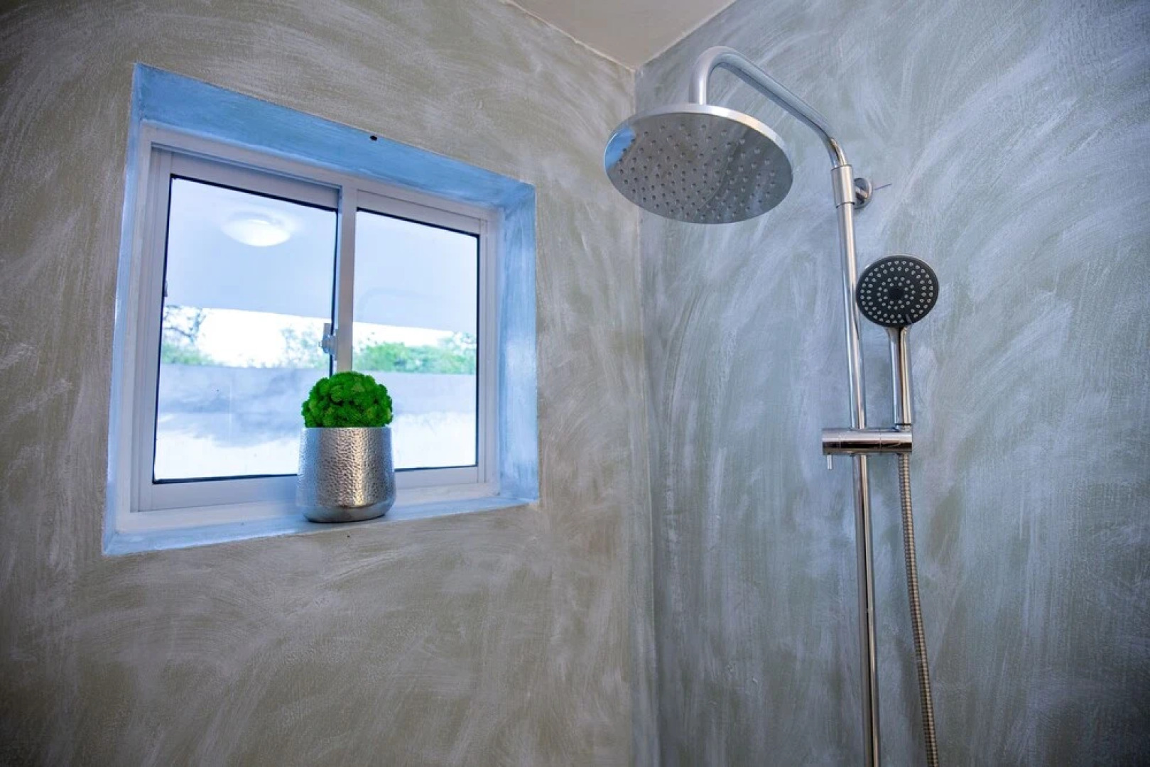 Luxury 2BR Apartment With Pool - Great Location