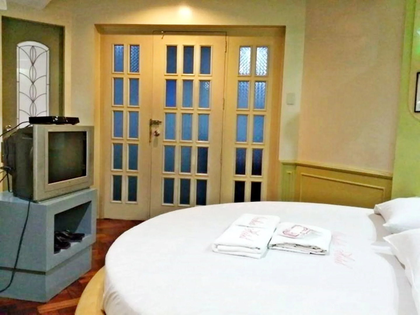 Orchids Drive Inn Hotel and Restaurant