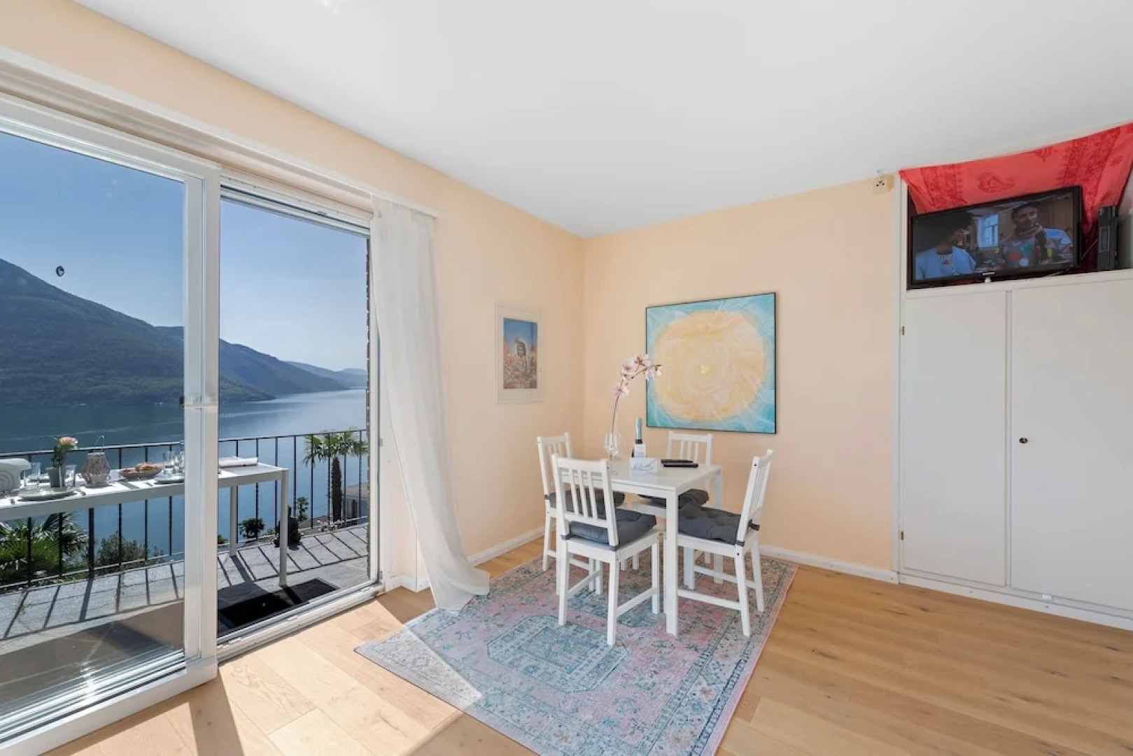 Peace Over the Lake Room 1