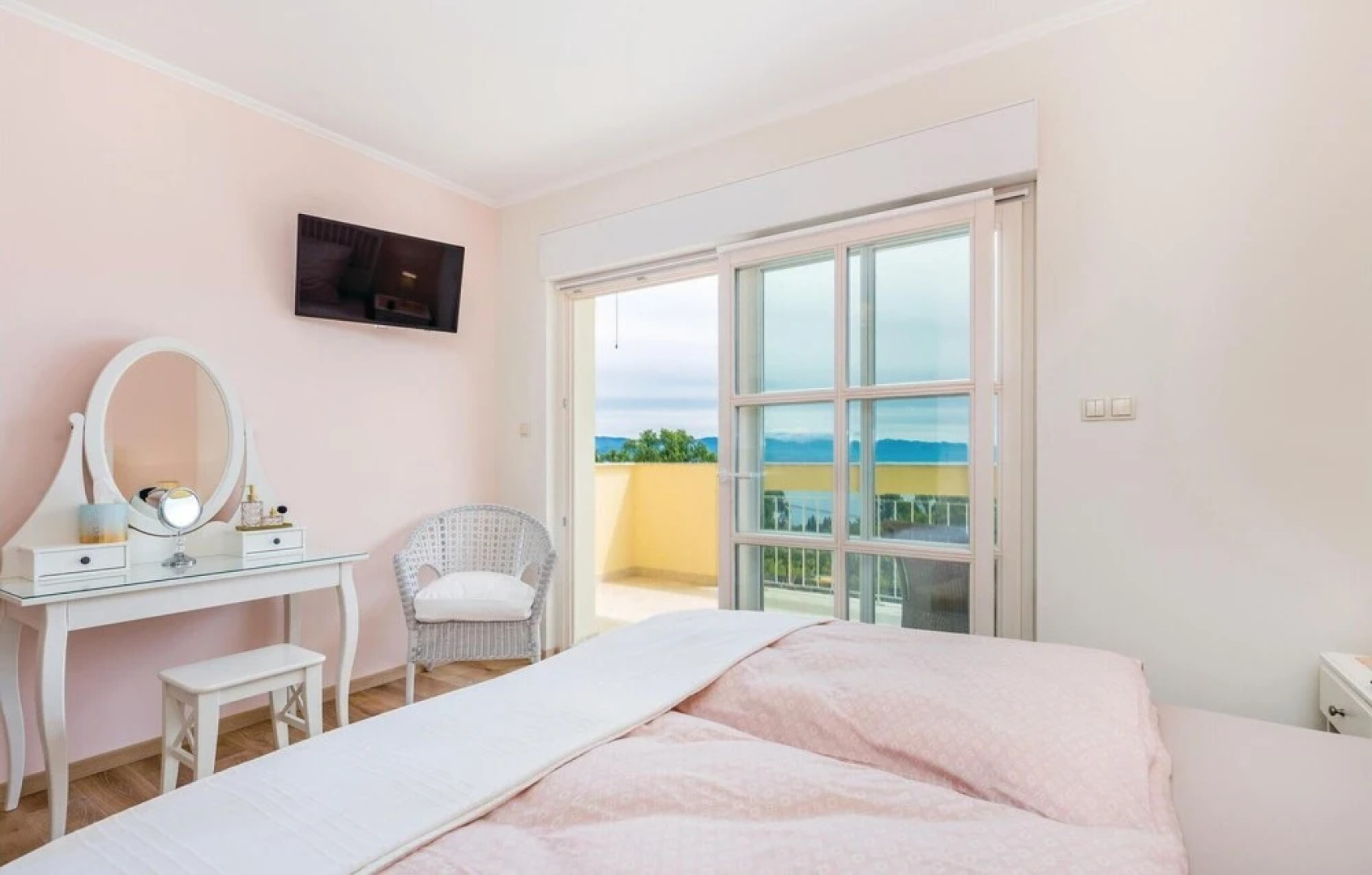 Beautiful Home in Lovran With Sauna, Wifi and 6 Bedrooms