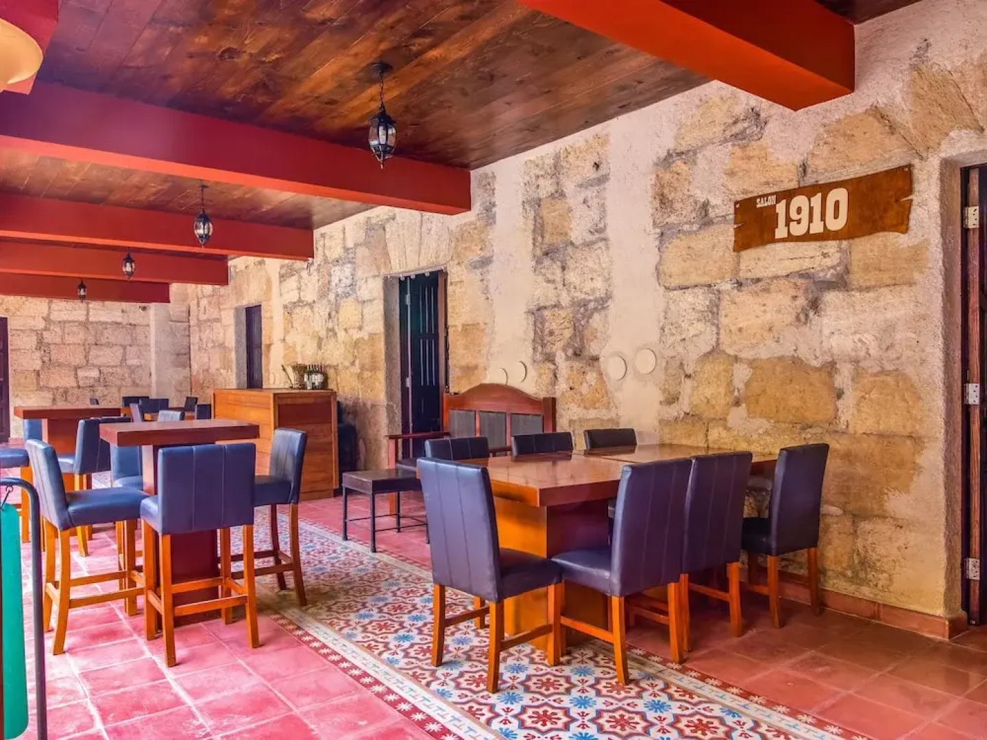 Zapata Hotel y Plaza
