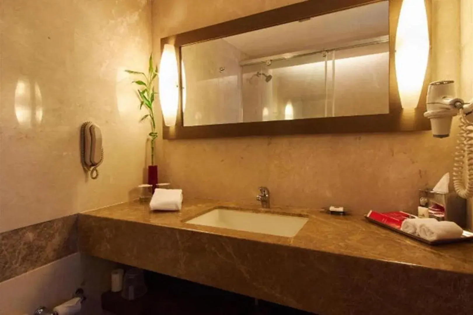 The Gateway Hotel Beach Road