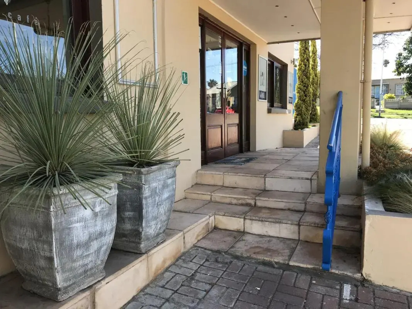 VJ's Guesthouse and Restaurant