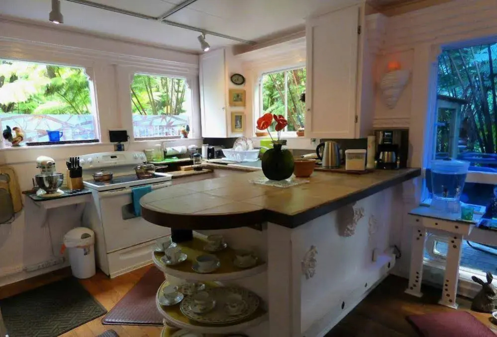 Upcountry Volcano Village Mountain Cottage