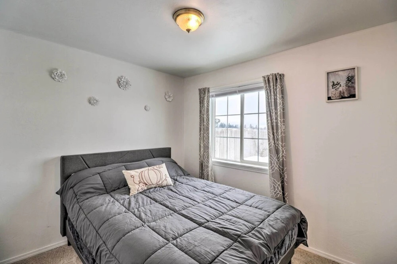 Family-friendly Columbia Falls Townhome w/ Views!