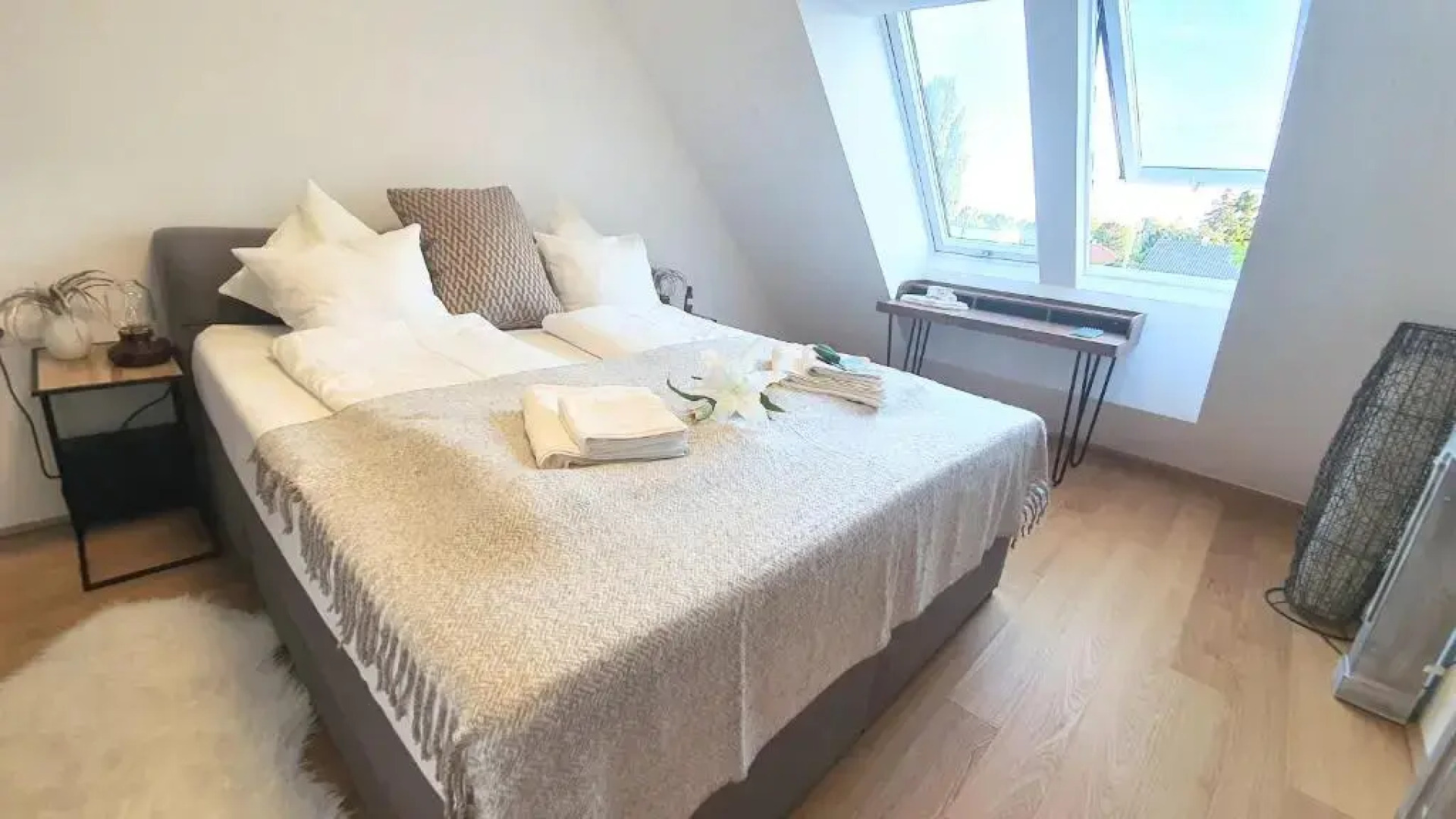 Rooftop Terrace, free garage parking and Pool!