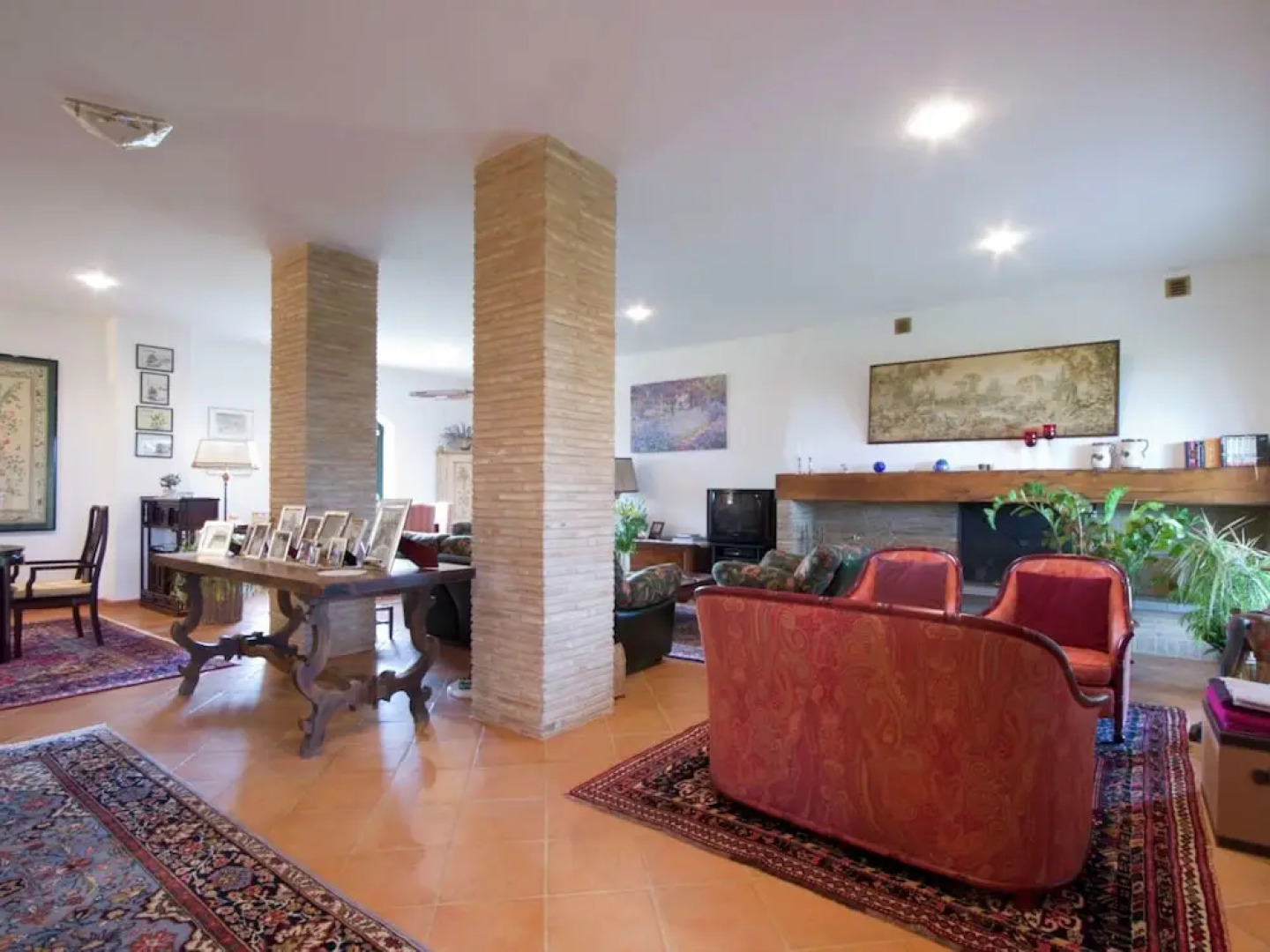 Luxurious Villa in Montelupone With Private Swimming Pool