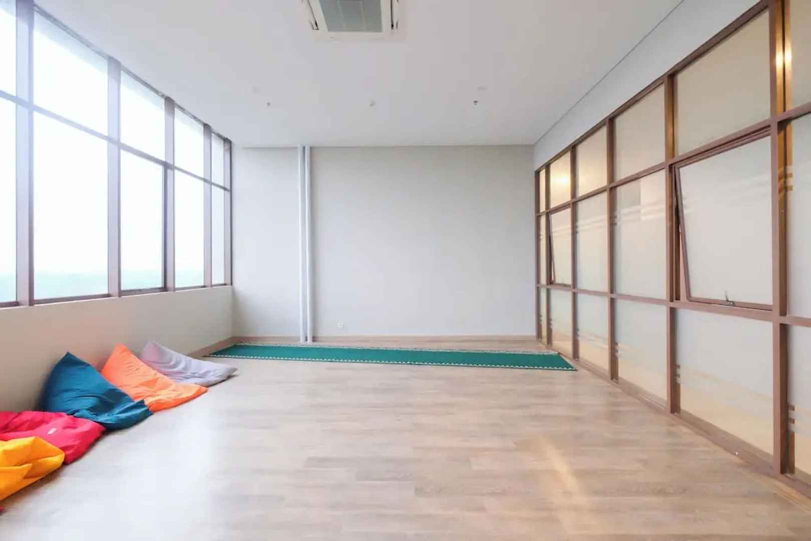 Homey And Restful Studio Royal Sentul Park Apartment