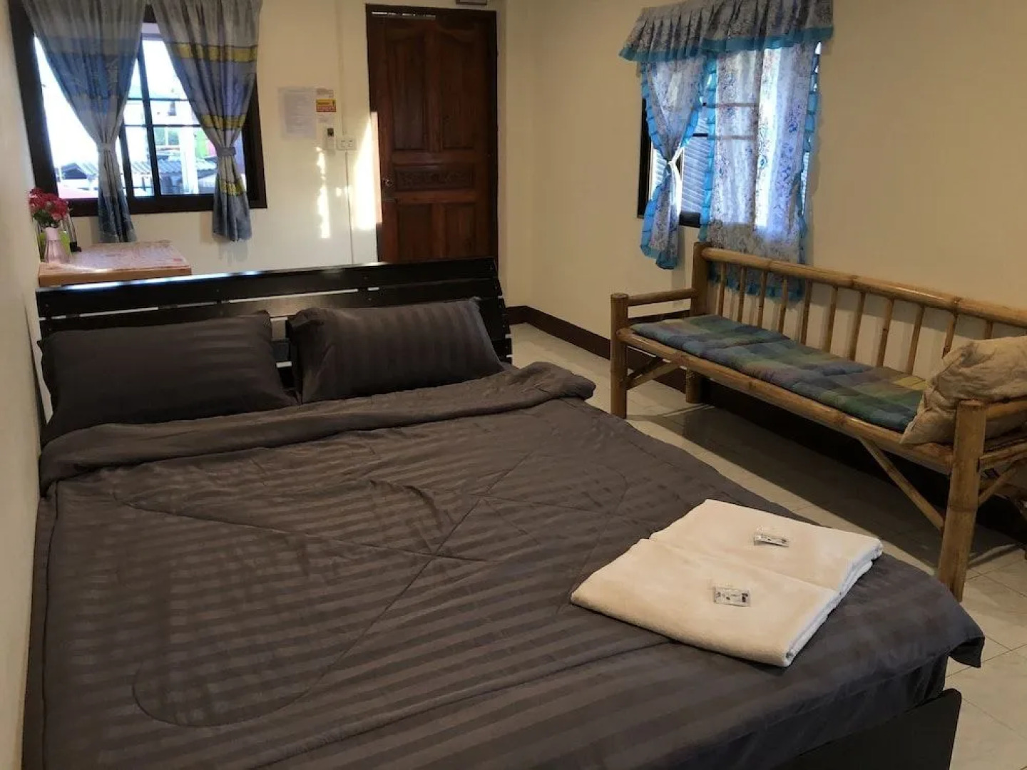 Sandee Place Chomthong