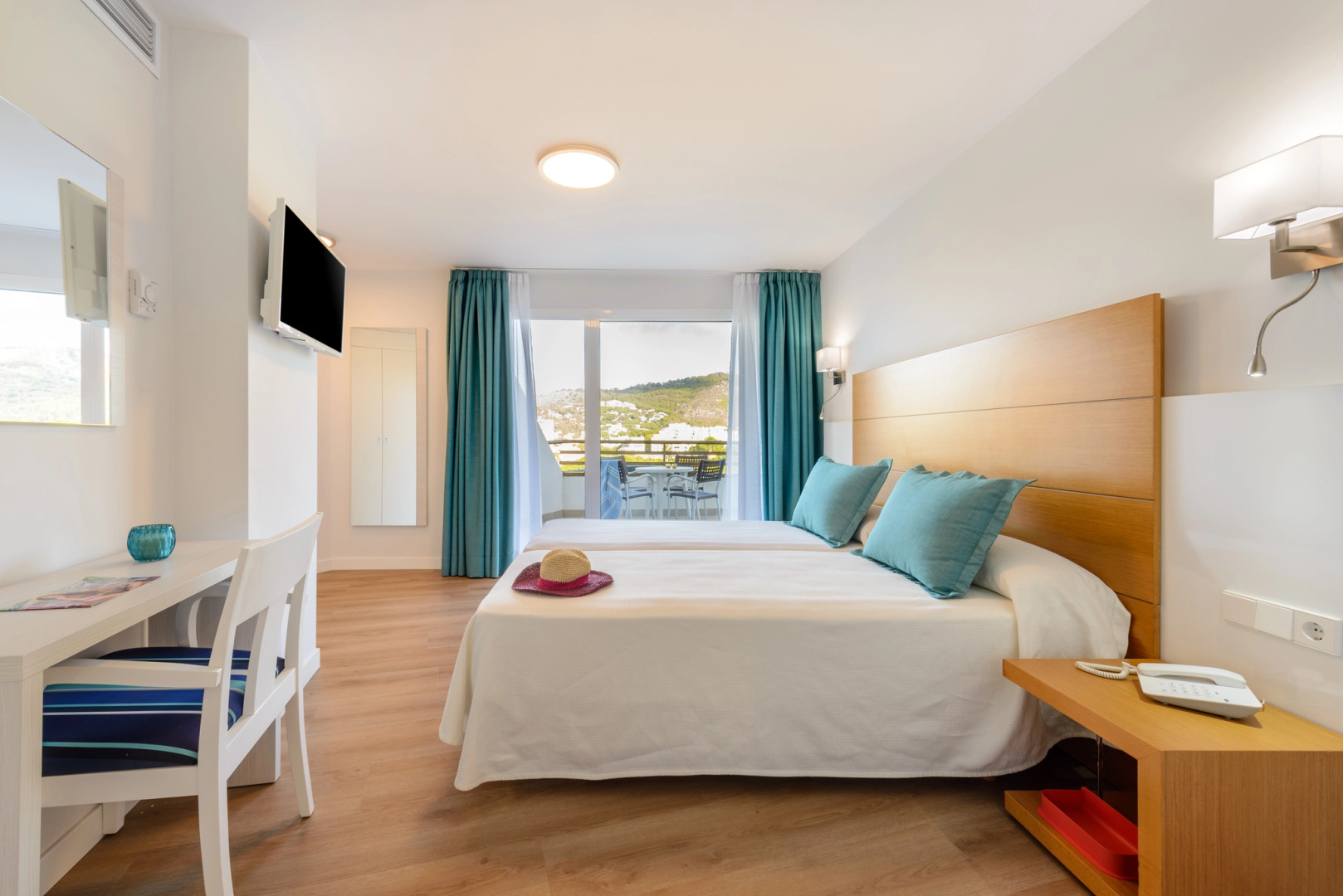 Отель Vibra Beverly Playa