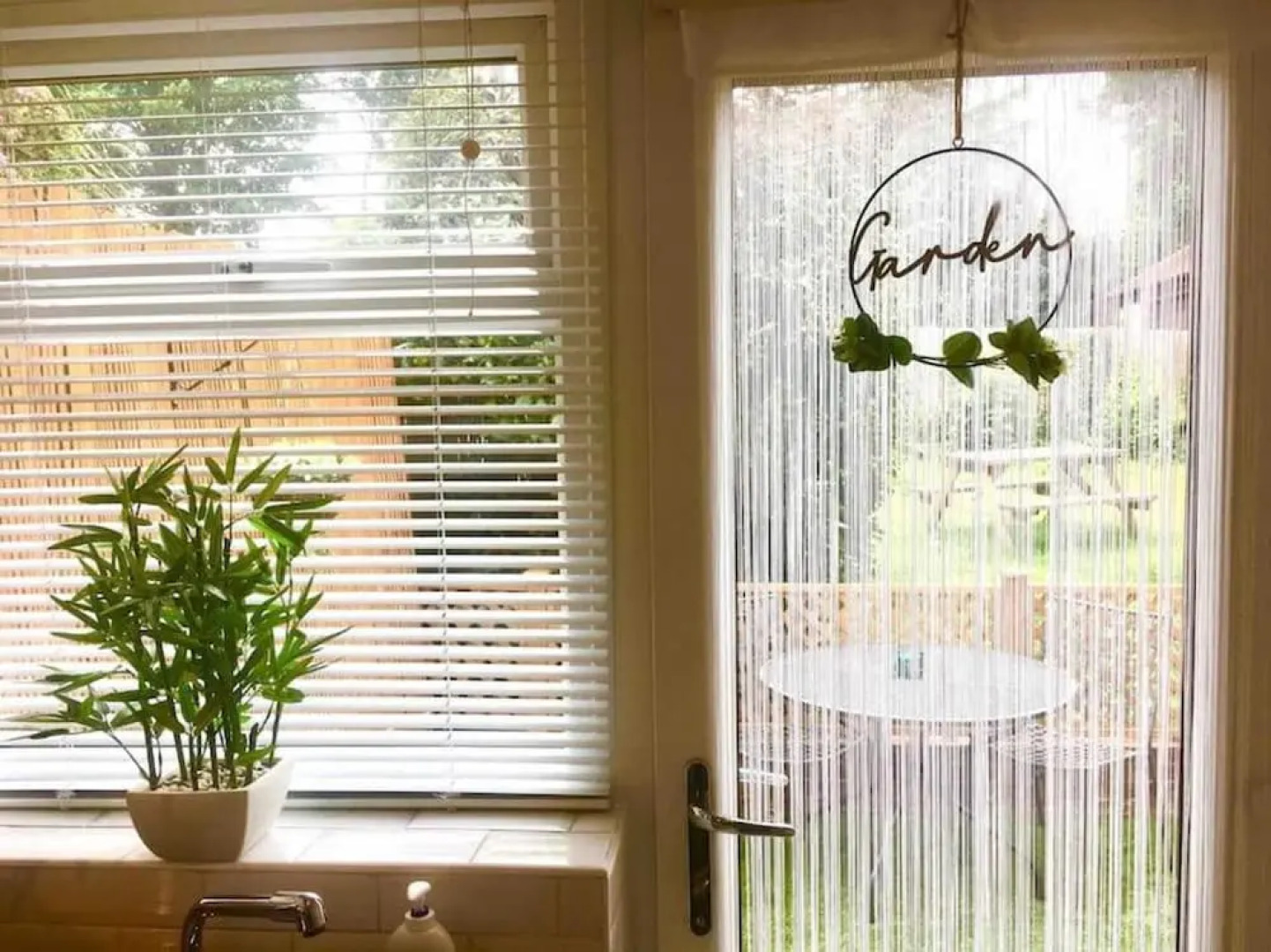 Cosy Coach House Garden Apt by the Sea Res Parking