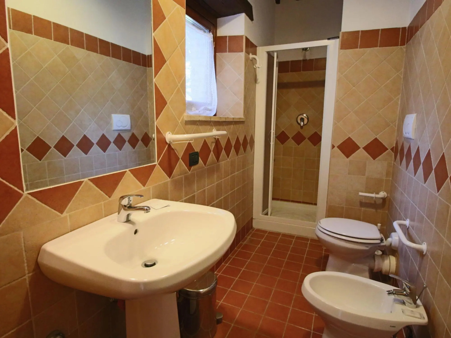 Farmhouse Bliss With Pool, Wine and Tails