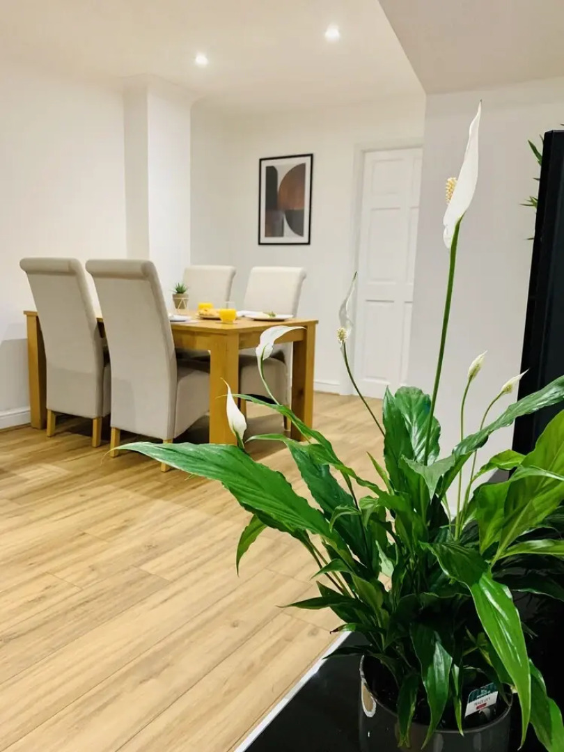 SA Today St Margarets Court Taunton with Fibre Wi-Fi & Netflix