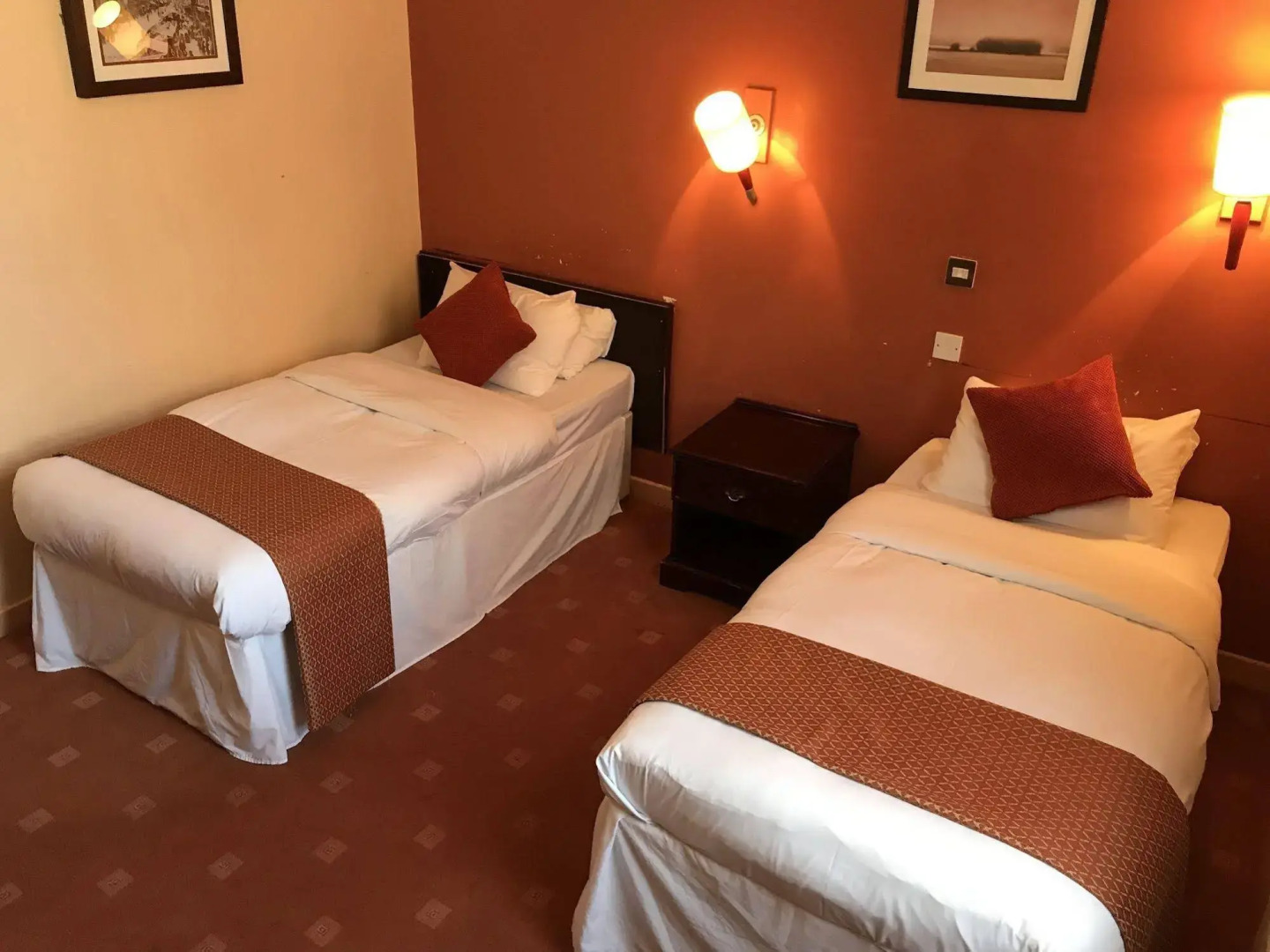 The Royal Victoria & Bull Hotel