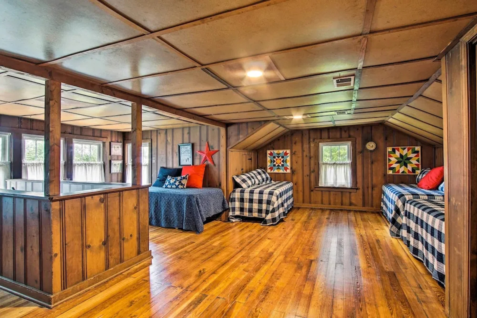 Remodeled Historic Farmhouse ~ 20 Mi to KC!