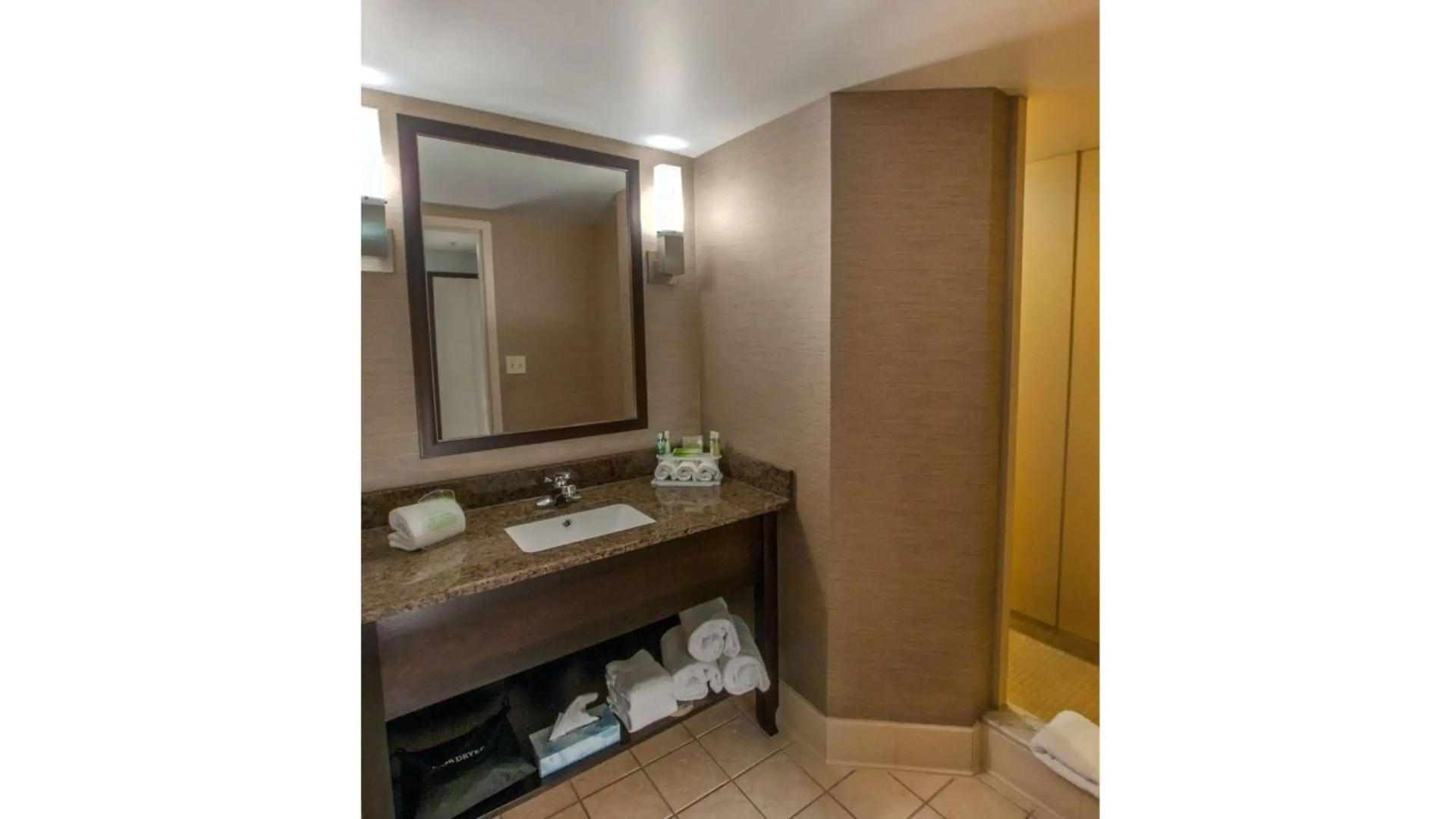 Holiday Inn Express Hotel & Suites Buffalo-Airport by IHG