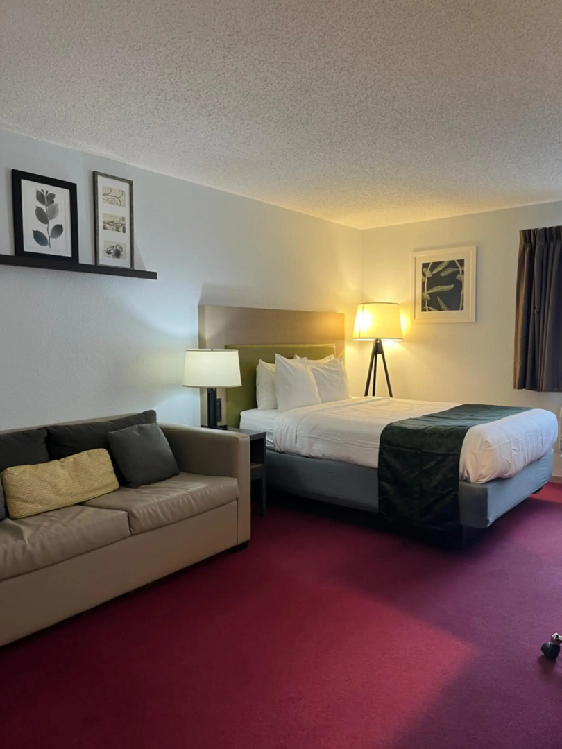 Pictured Rocks Inn & Suites