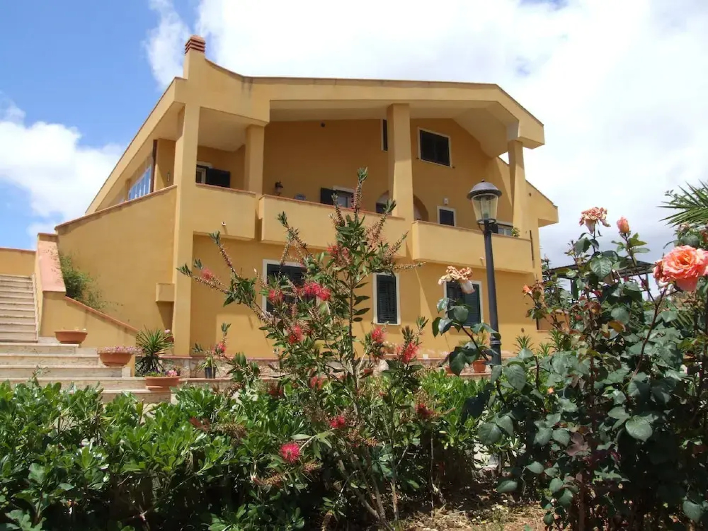 B b S Elia Villa Surrounded by Greenery Inside the Historic Dubini Park