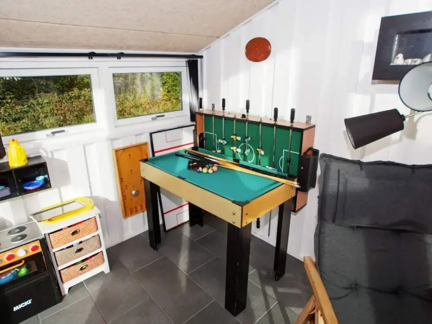 Enticing Holiday Home in Hemmet near Sea