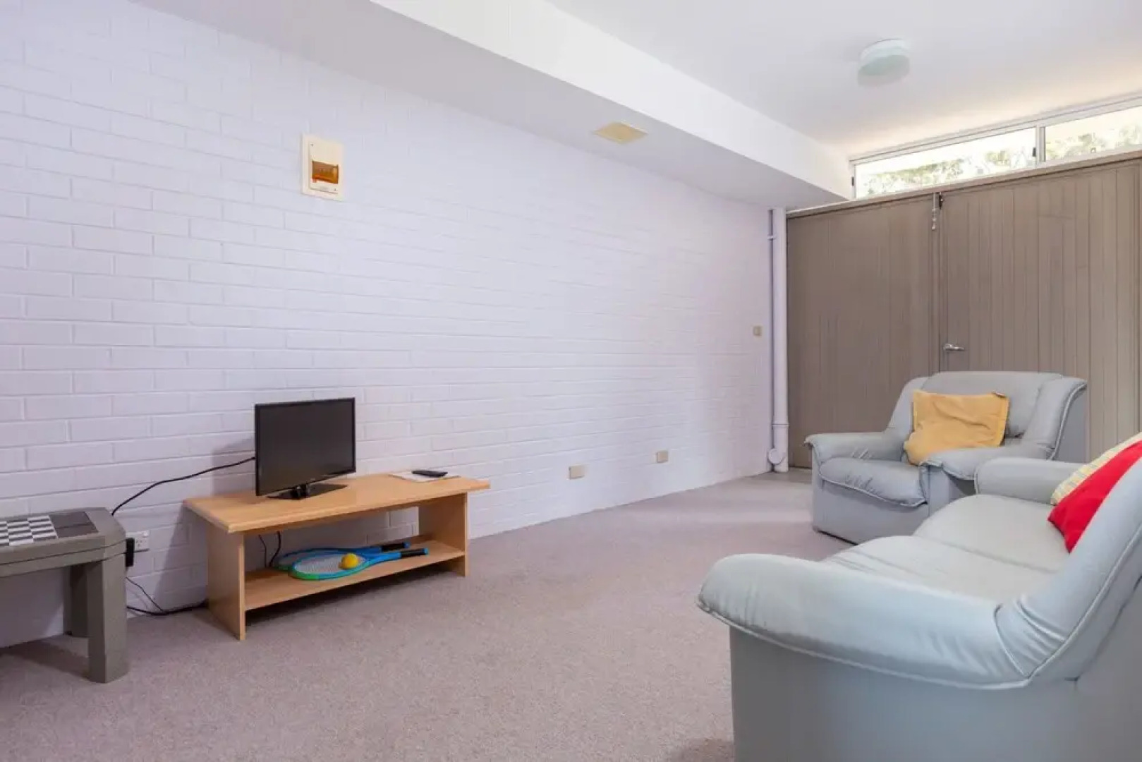 Retreat Beside The Beach - Unit Four