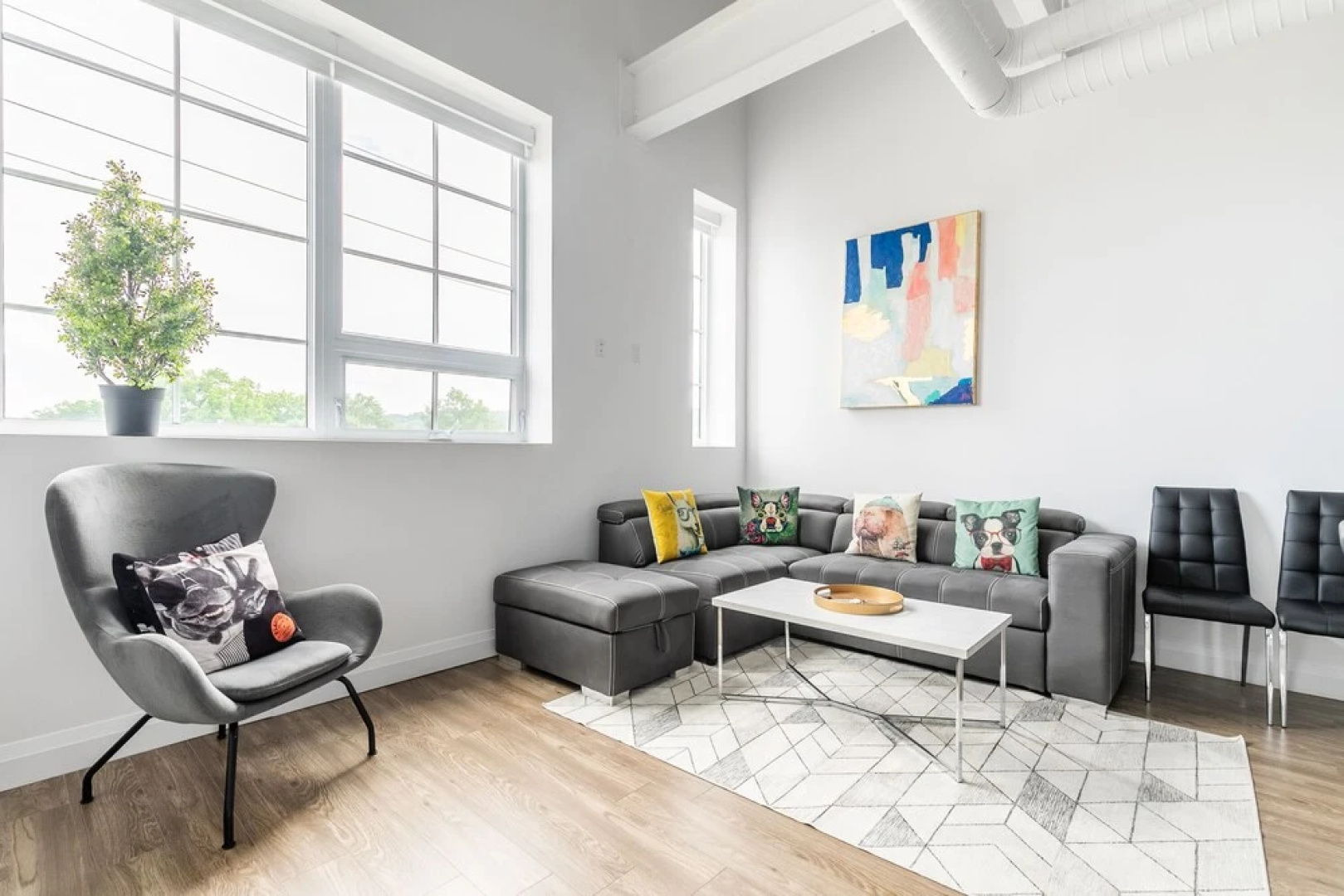 GLOBALSTAY. Dundurn LOFTS. Free parking