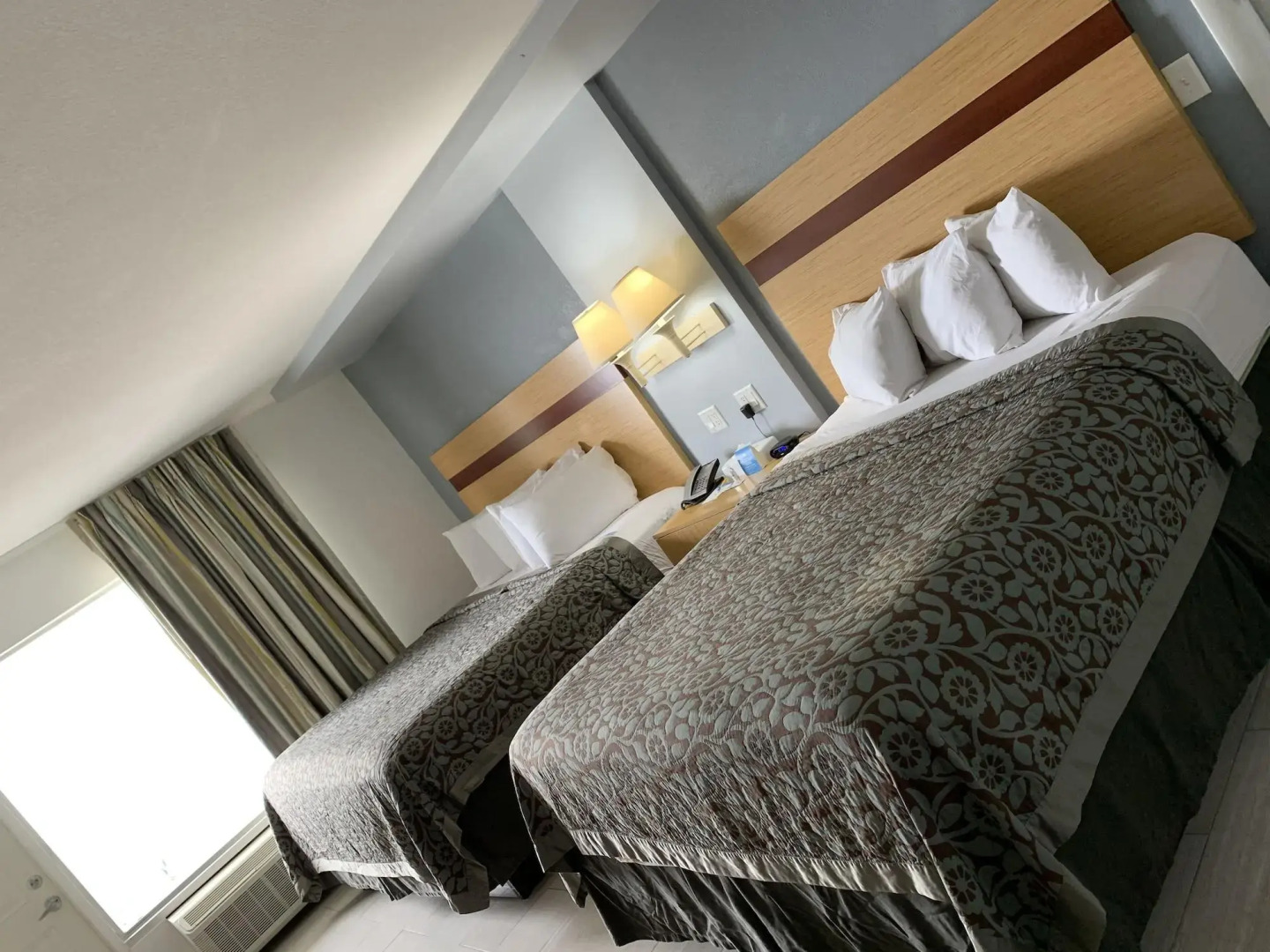 Arya Blu Inn & Suites