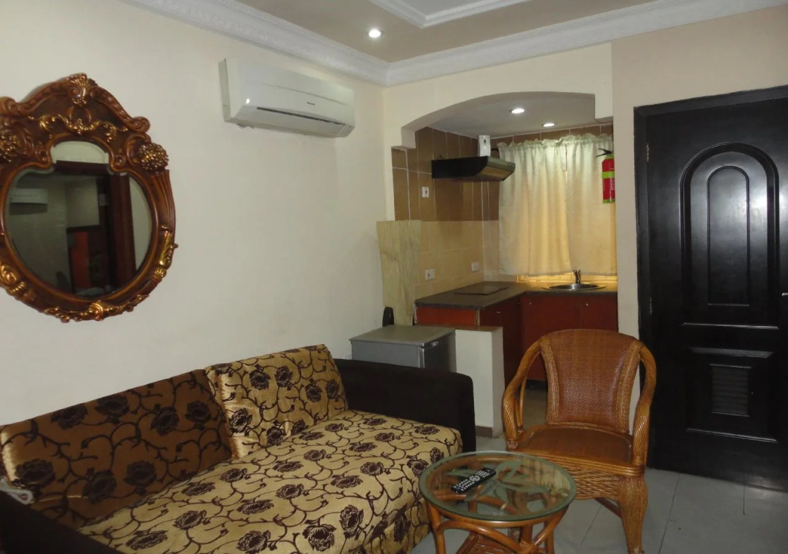 SDM Tavern and Suites