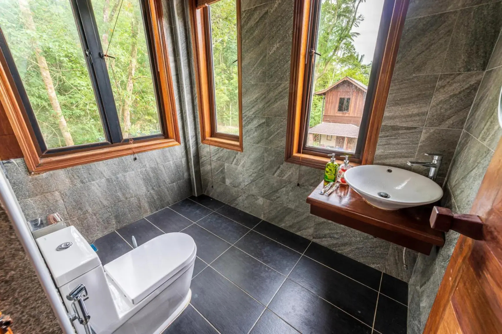 Bentong Eco Wellness Resort 14Room 69Pax by Verano Homestay