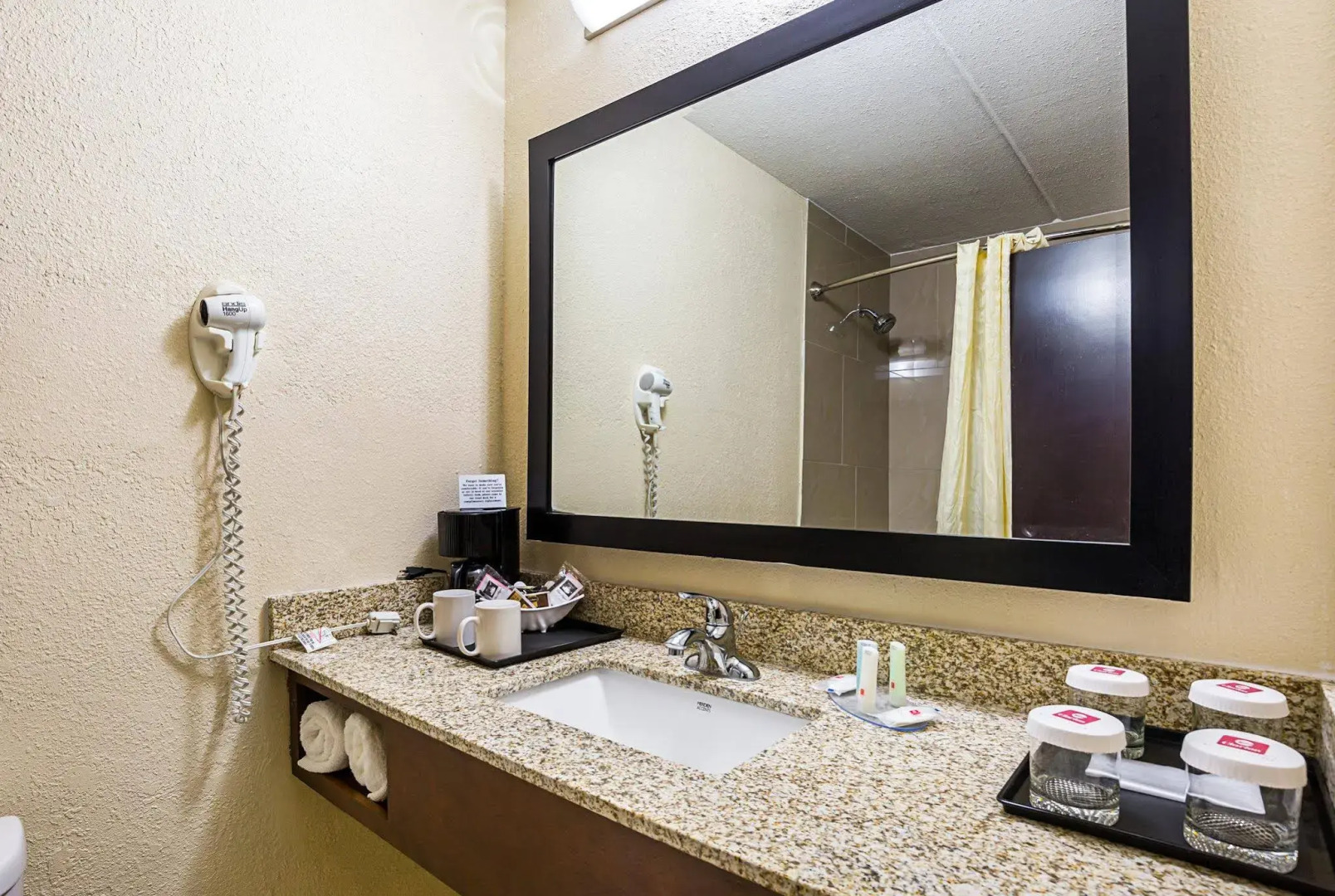 Clarion Pointe Lake Jackson - Clute