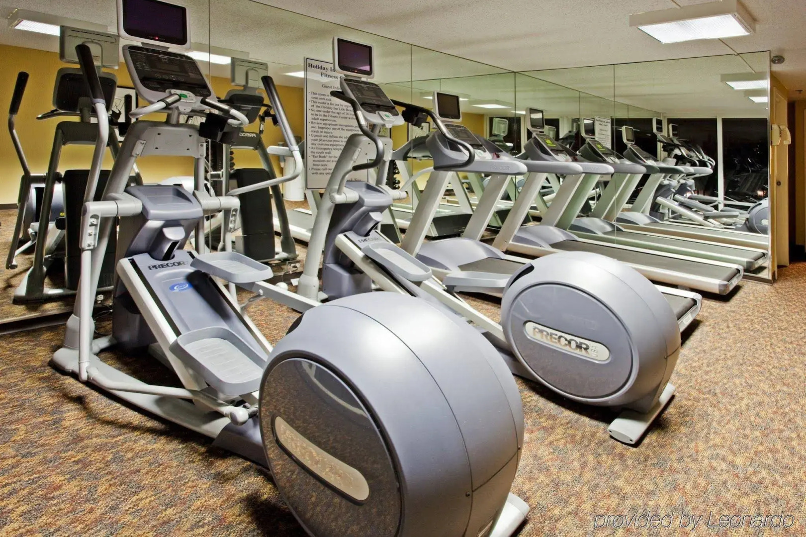 Cirque St. Armands Beachside