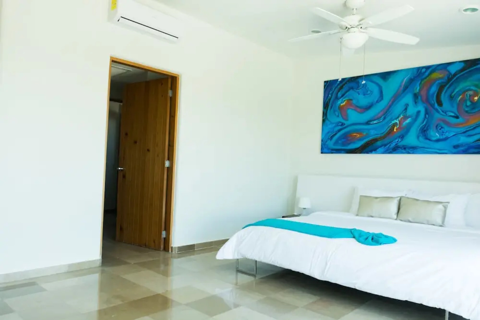 Costa Brava B4. Ocean View Balcony, Wifi, Netflix