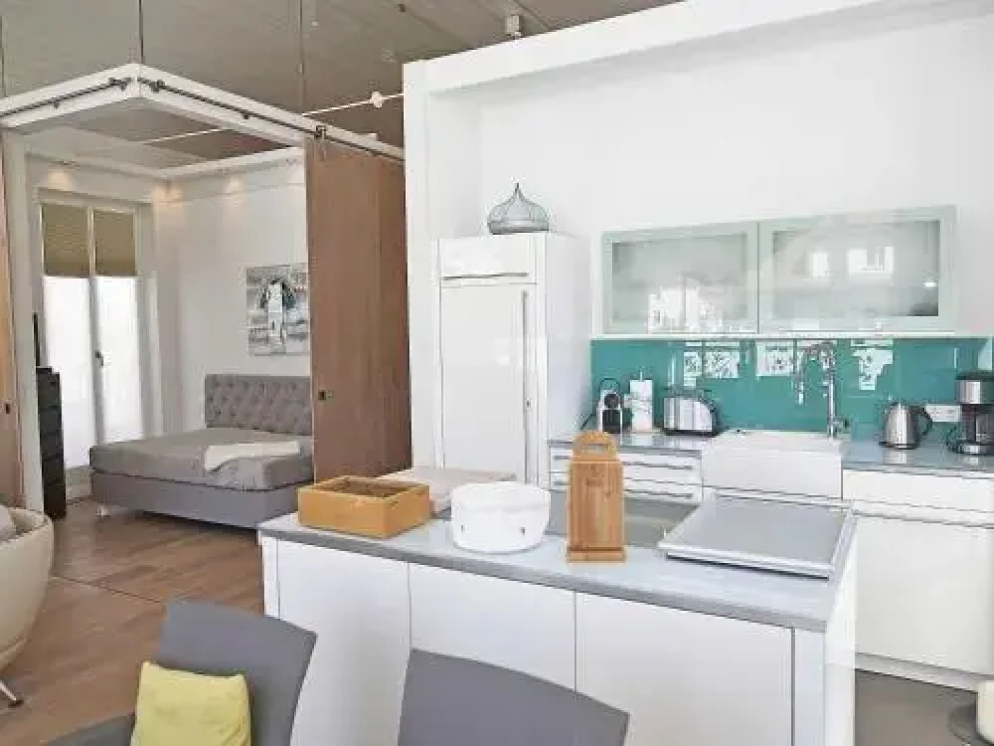 Johanna - Penthouse Nautilus 16