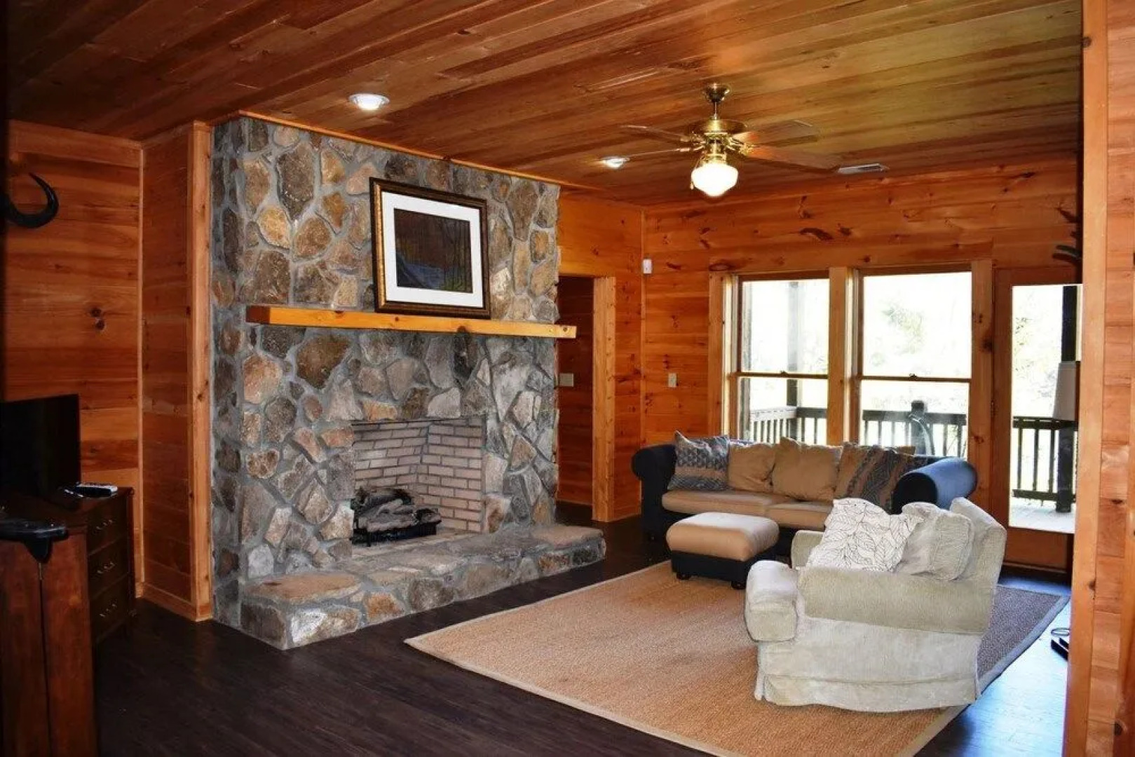Lakeside Lodge