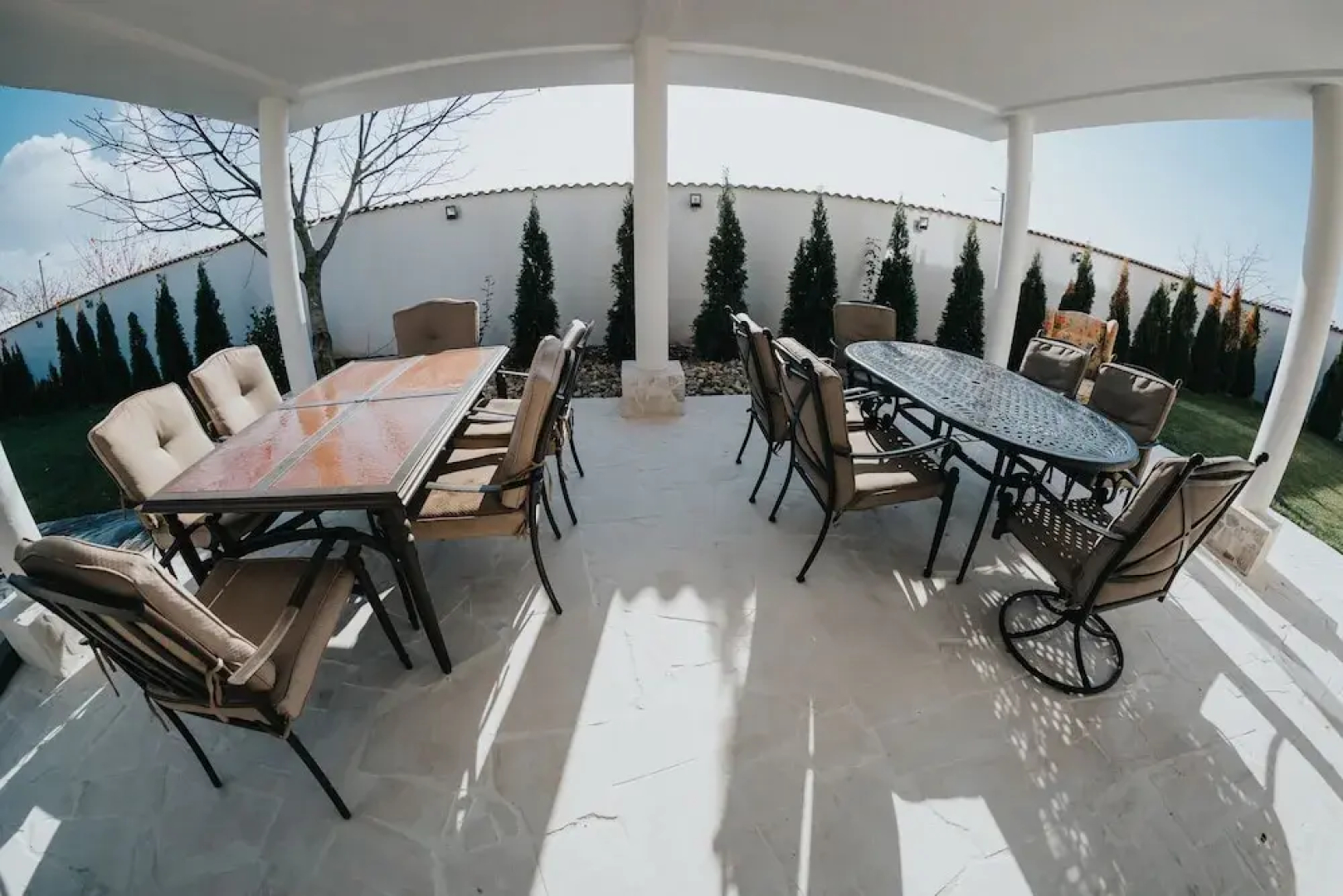 Carla Residence