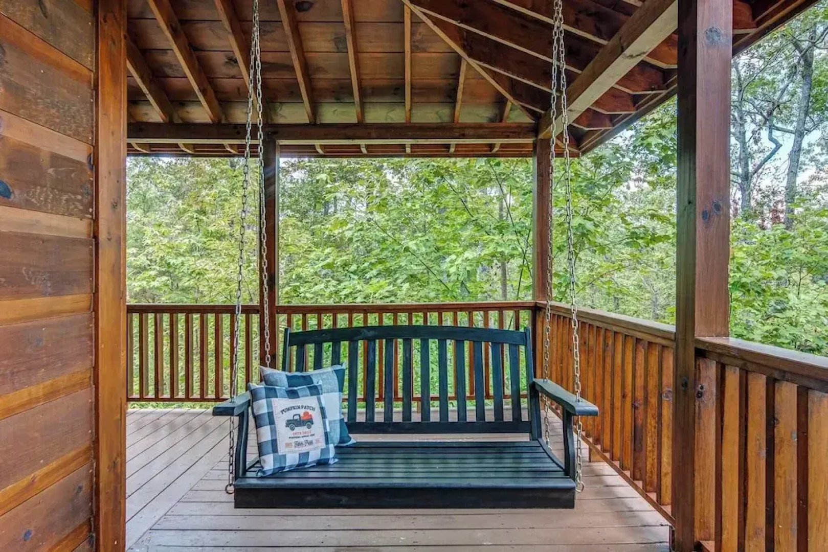 Gorgeous & Secluded 3 BDR Cabin in Mineral Bluff!