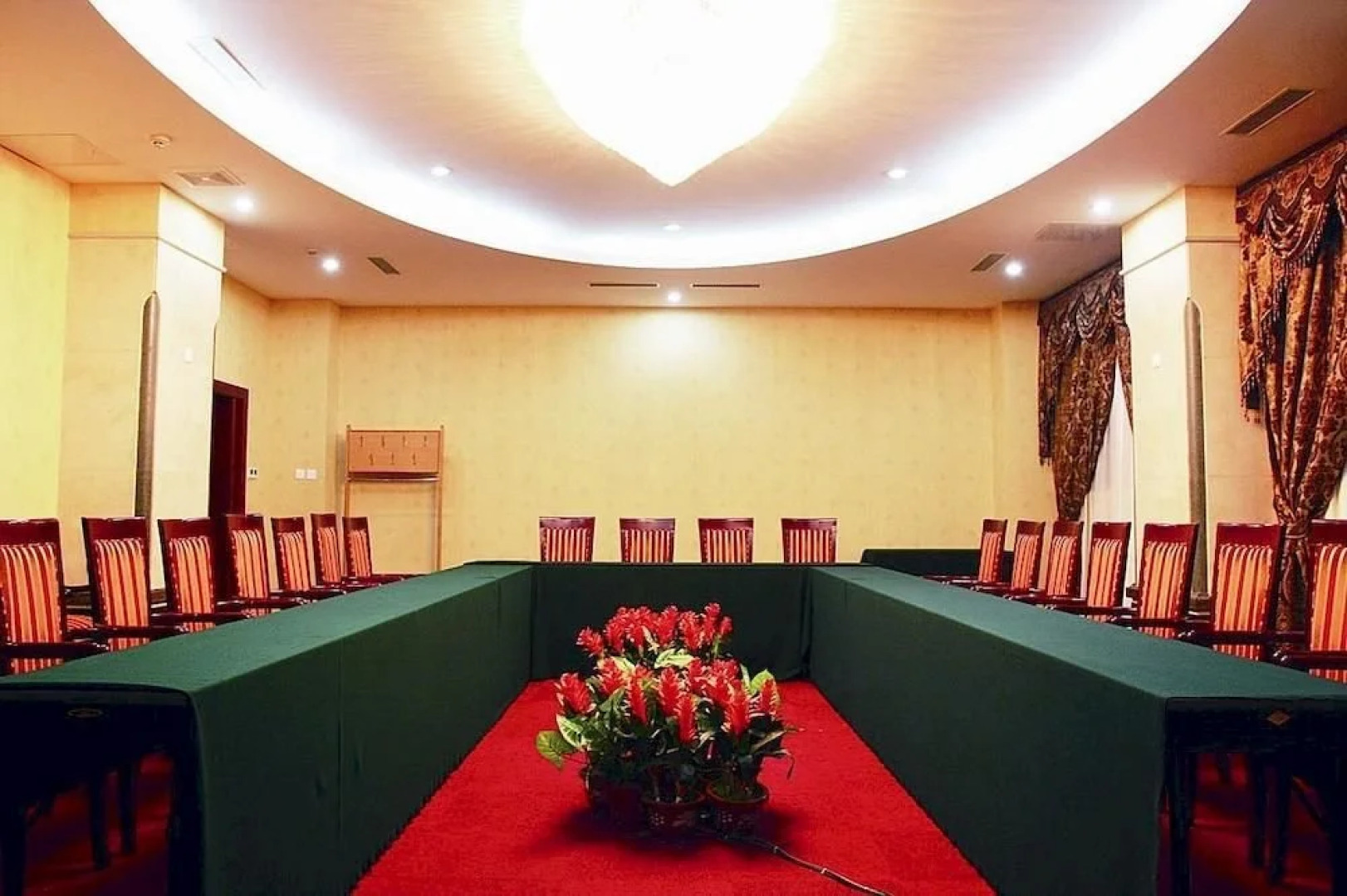 Qinhuangdao International Hotel