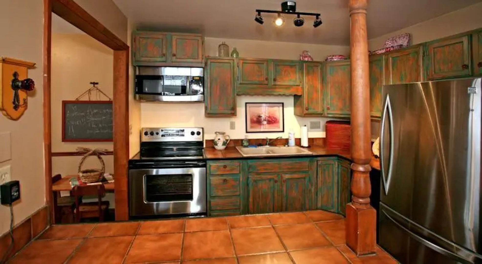Hillside Hideaway by Stewart Mountain Lodging