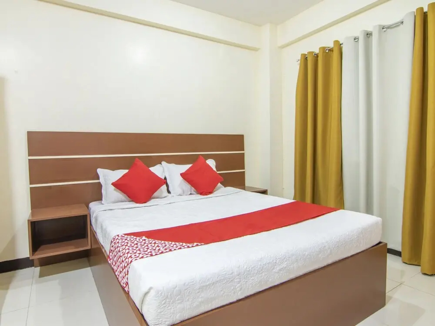 OYO 578 Red Velvet Suites Vaccinated Staff