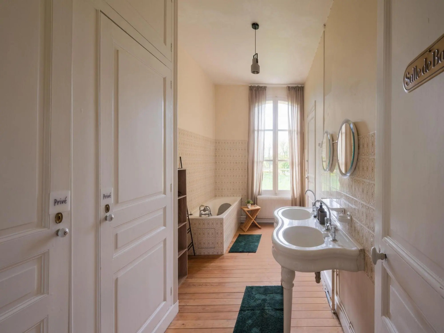 Majestic villa in Pouru-Saint-Remy with garden