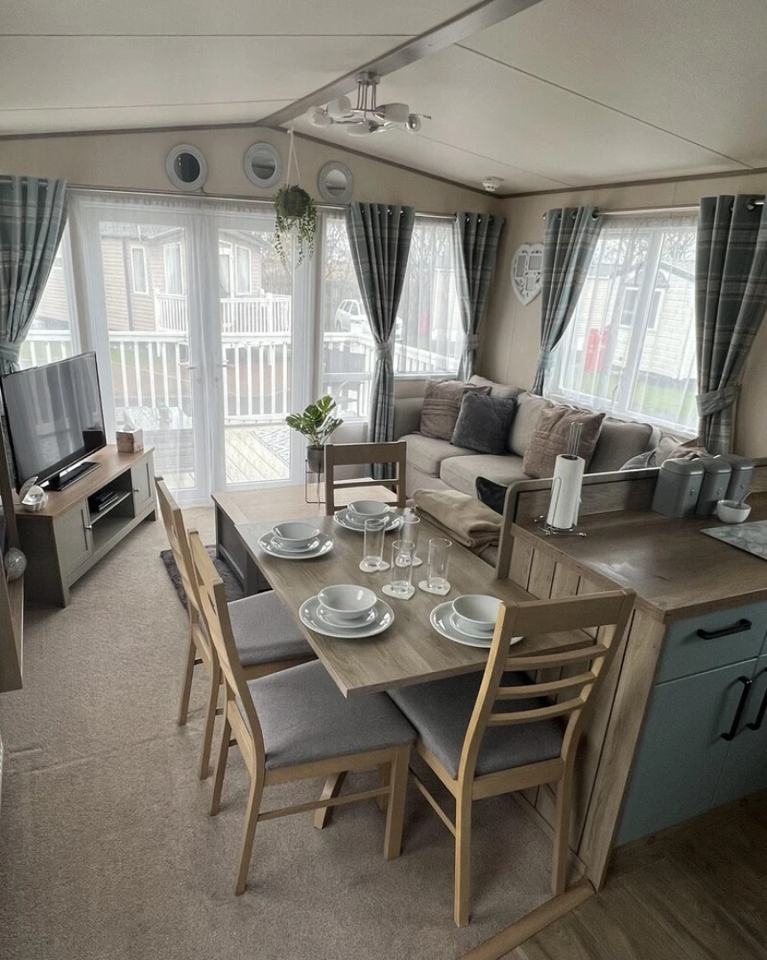 2 Bed Caravan - Sleeps 6 - Parking - Pets