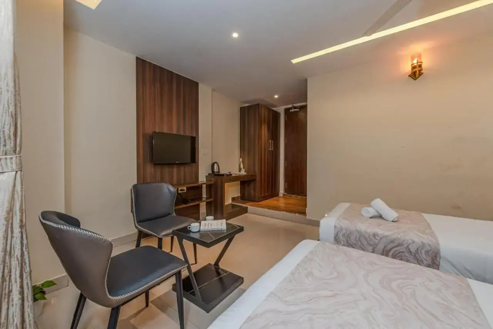 OYO Premium Light House Hill