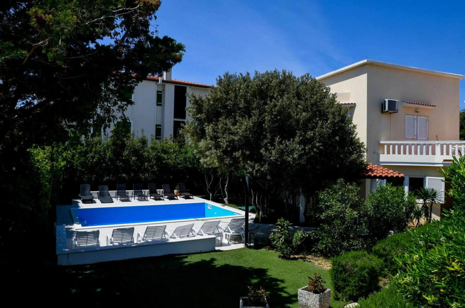 Apartments Dvori Novalja