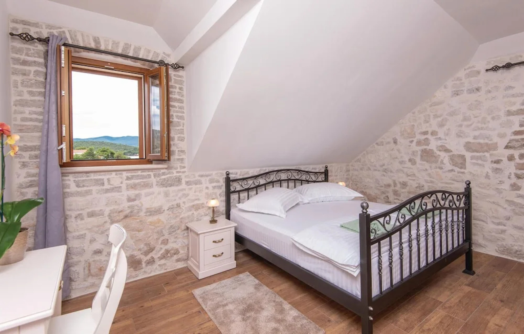Stunning Home in Loviste With Wifi and 3 Bedrooms
