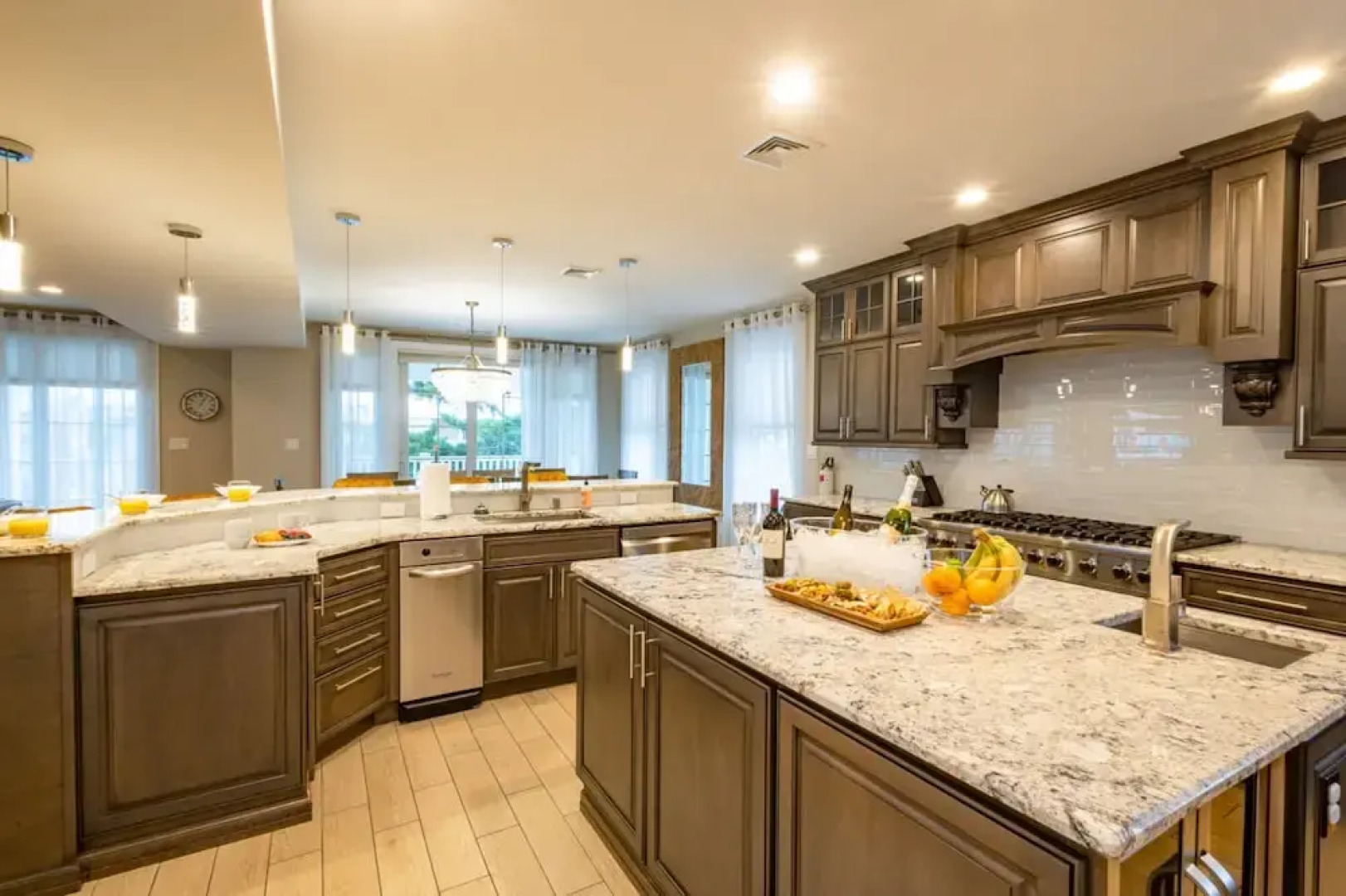 Spacious 6BR Beach Home With Elevator Decks - Ideal for Family Holidays Winter Escapes