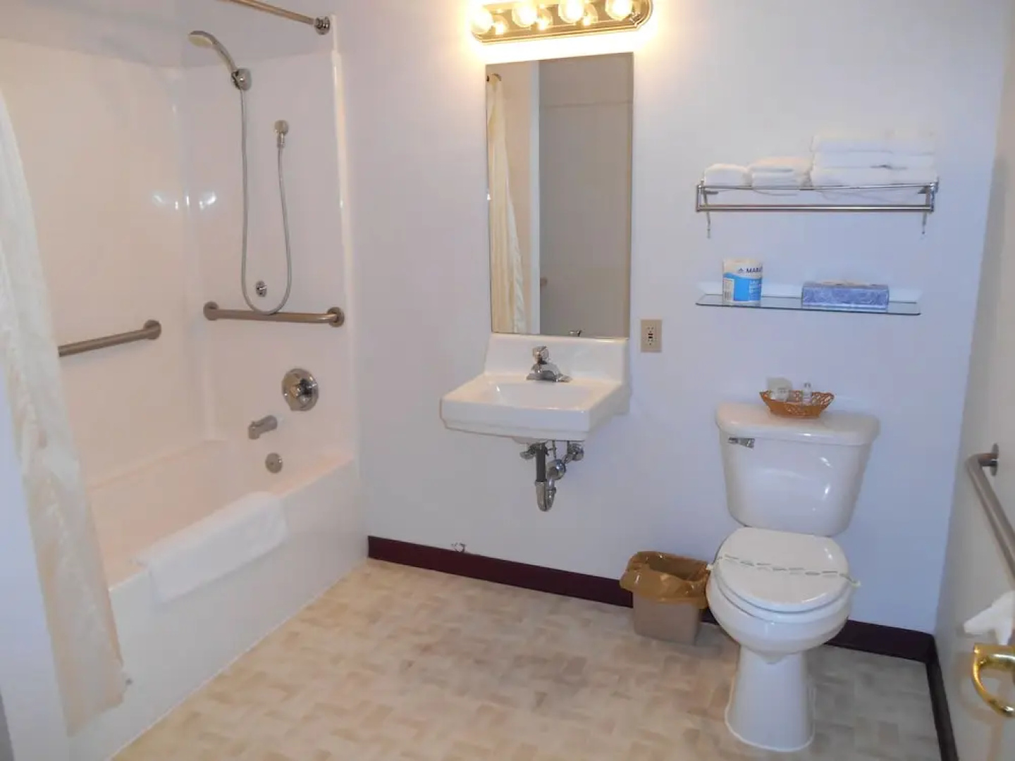 GuestHouse Inn & Suites Montesano