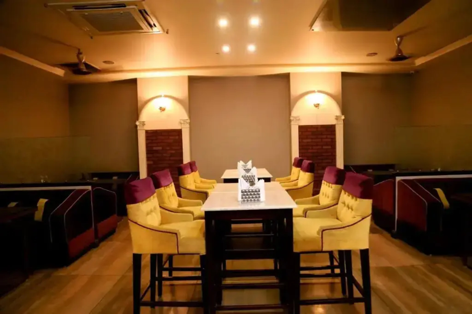 Hotel Rajmahal