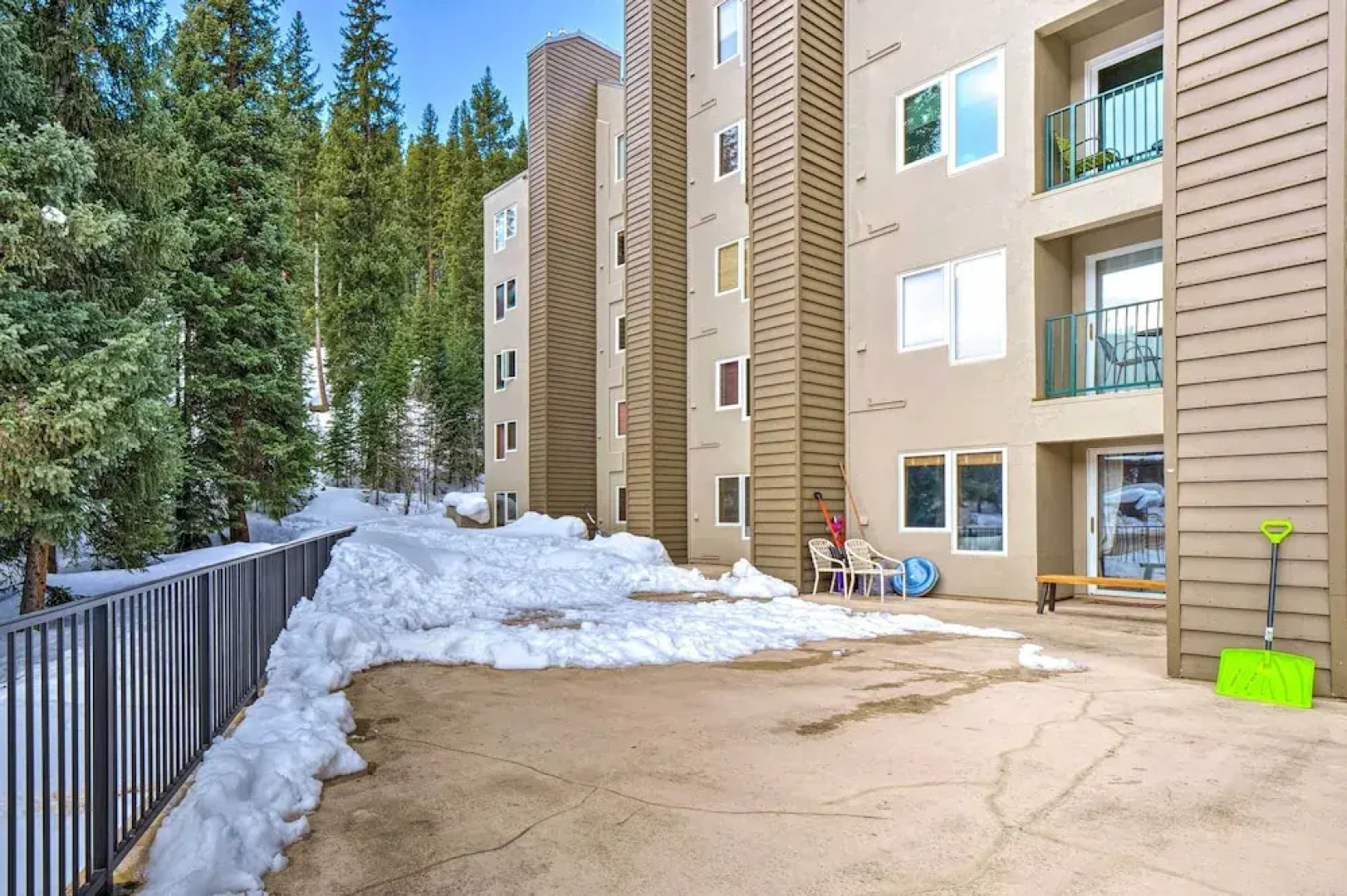 Chic Winter Park Studio w/ Community Hot Tub