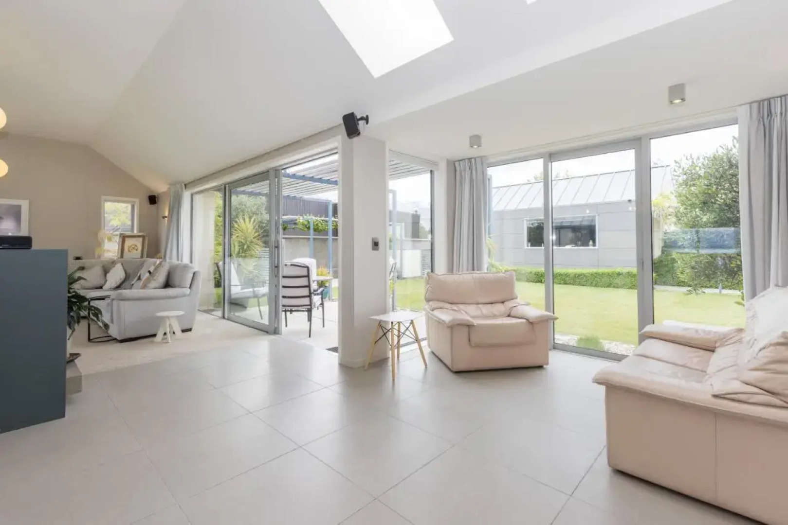 The Lakehouse - Cromwell Holiday Home