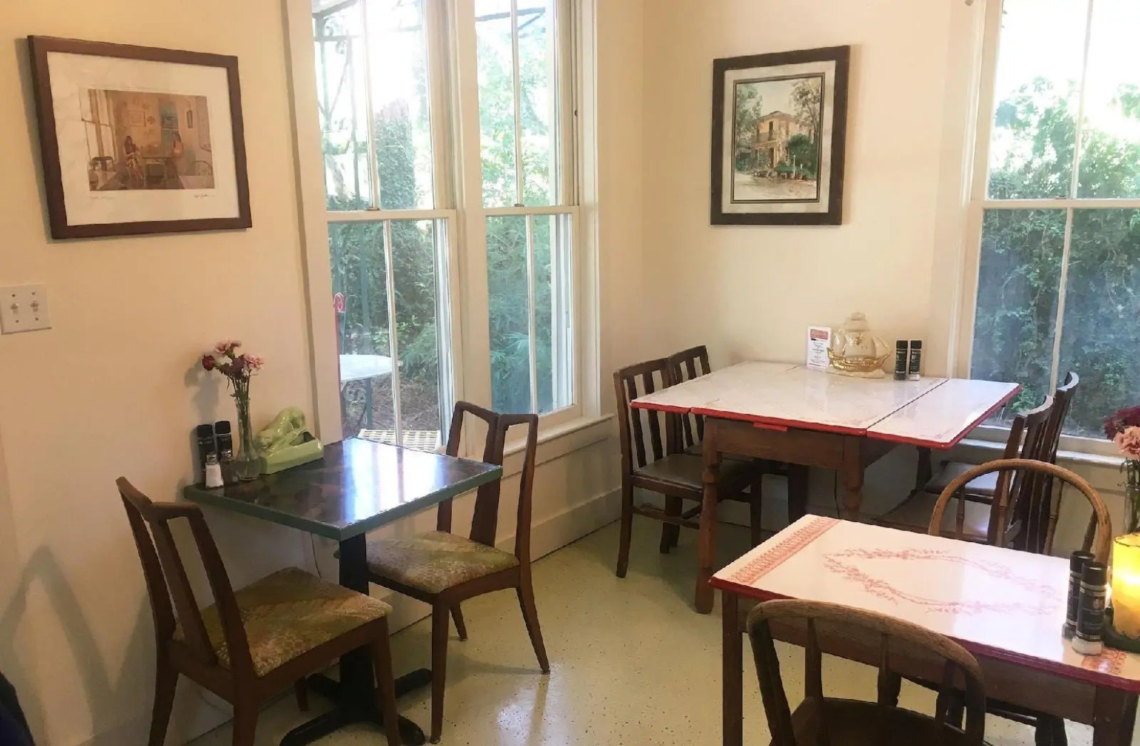 Hibiscus Coffee & Guesthouse