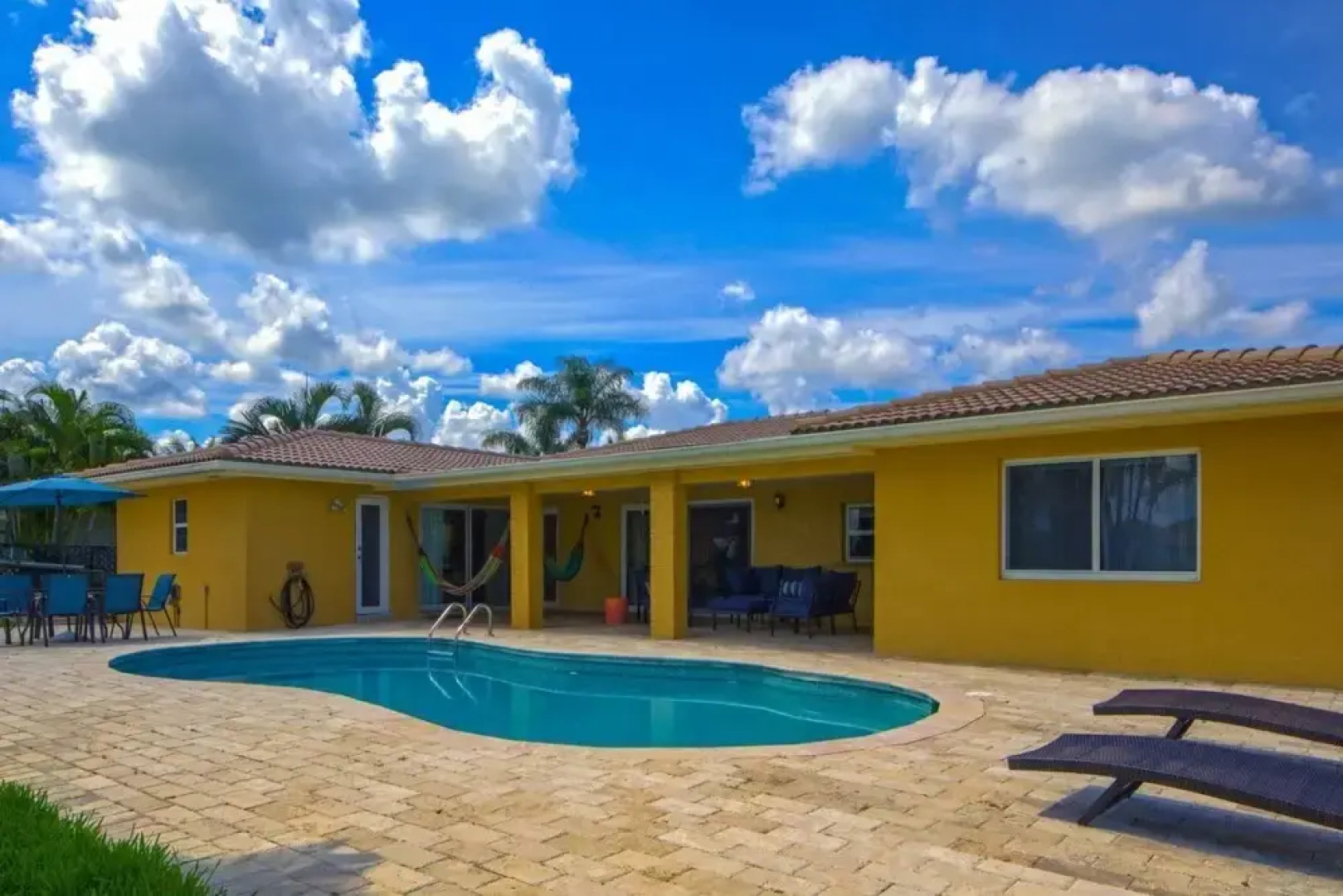 Golfview - Short Term Rental Certified by Weston. Private & Sanitized, Perfect for Social Distancing & Working From Home. Self Check-in. Private Pool, Pet Friendly. Super-host Support